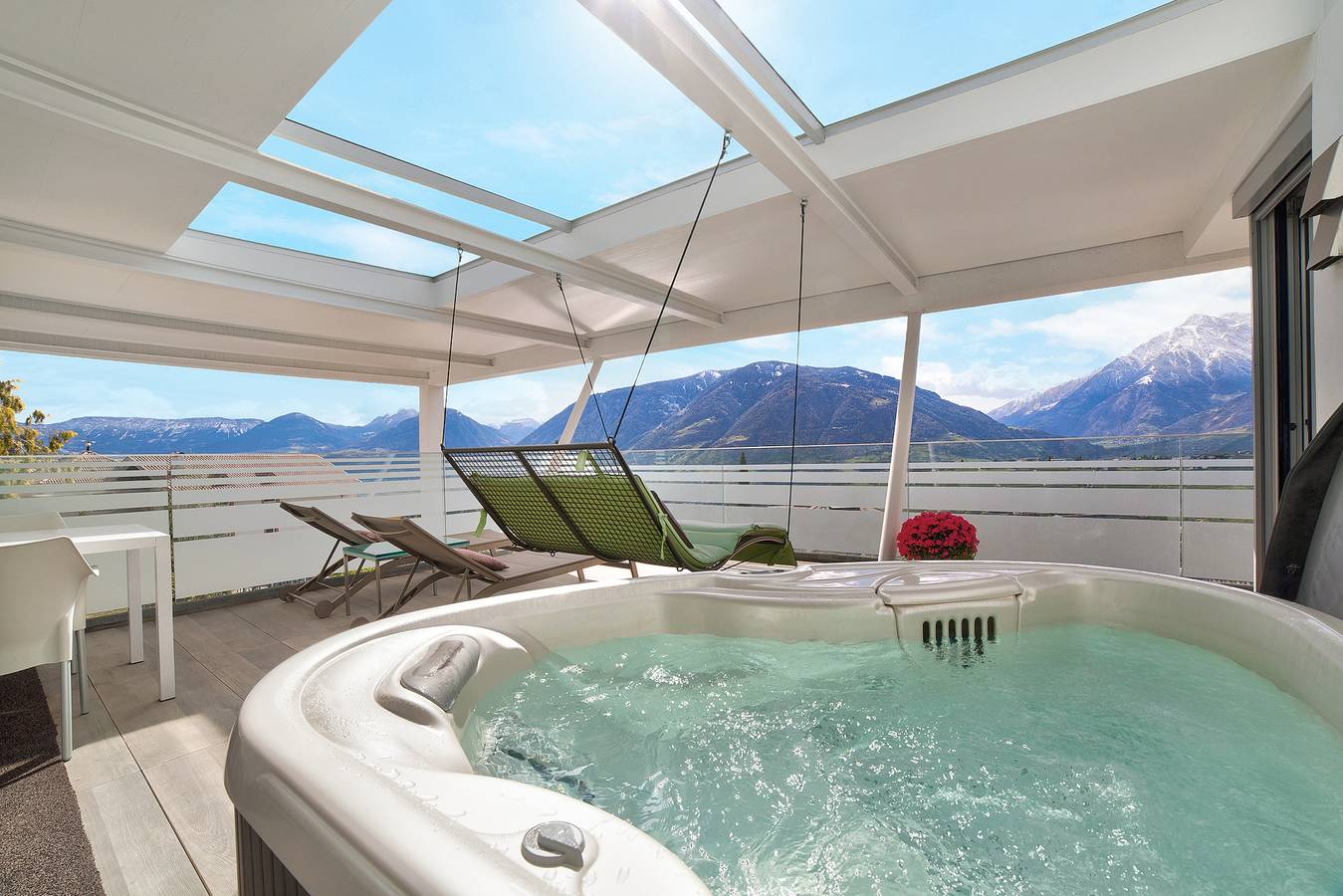Ganze Wohnung, Ferienwohnung 'Villa Alvarium Eins' mit Bergblick, privater Terrasse und Wlan in Schenna, Sarntaler Alpen