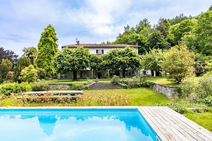 Villa pour 22 personnes, avec piscine à Comune di Stresa
