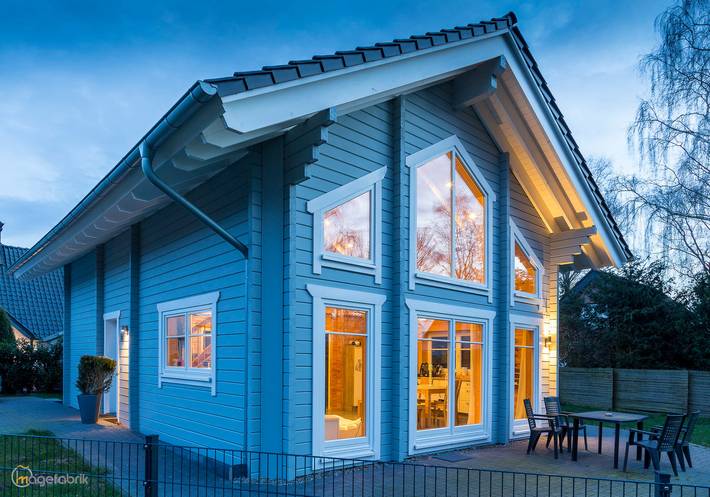 Ferienhaus für 4 Personen, mit Balkon und Terrasse sowie Garten in Lembruch