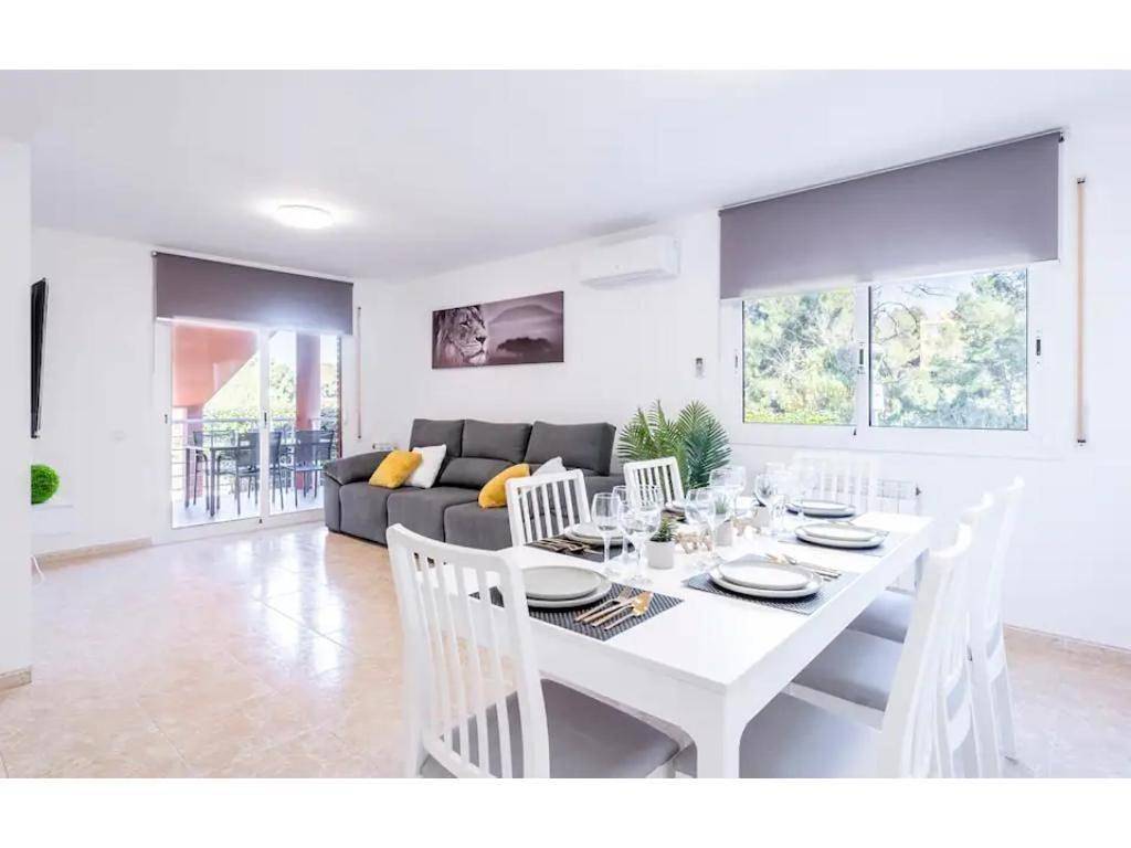 Villa with Garden View in La Móra, Tarragona