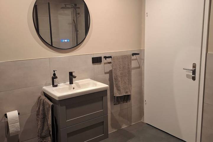 Ganze Wohnung, Flussblick! moderne Ferienwohnung m.Balkon, am Radweg Fulda+Weser in Staufenberg (Niedersachsen), Hessisches Bergland