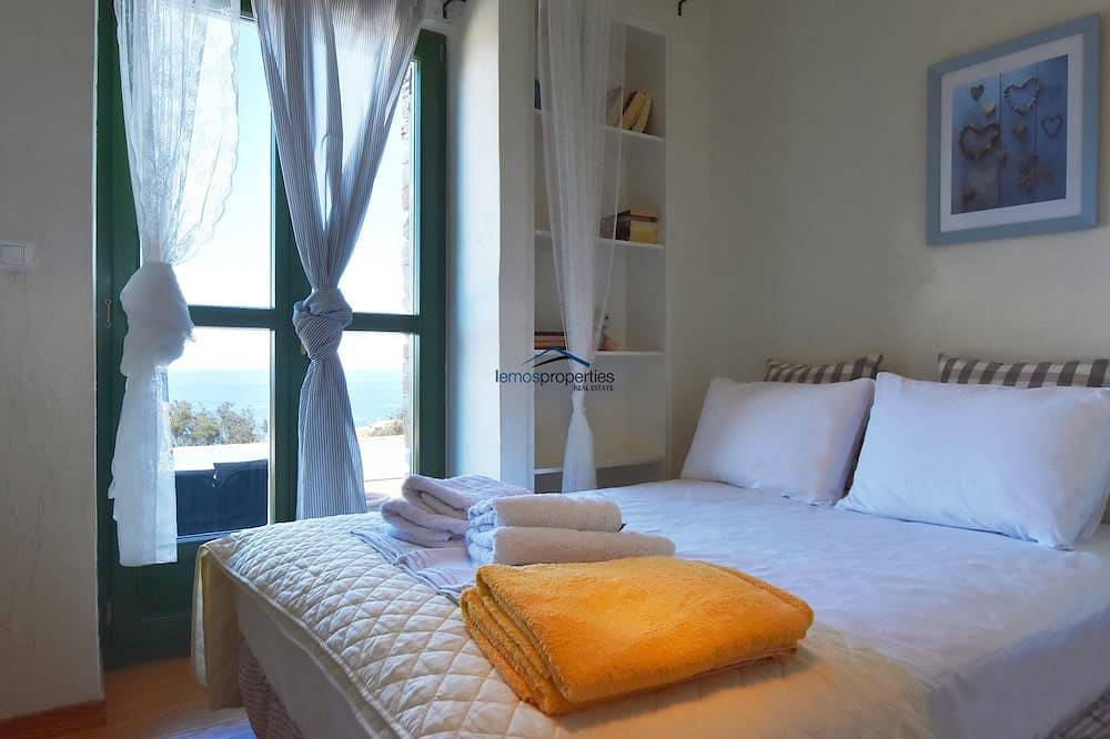 Villa aus Stein mit Pool und Meerblick in Otzias, Kea