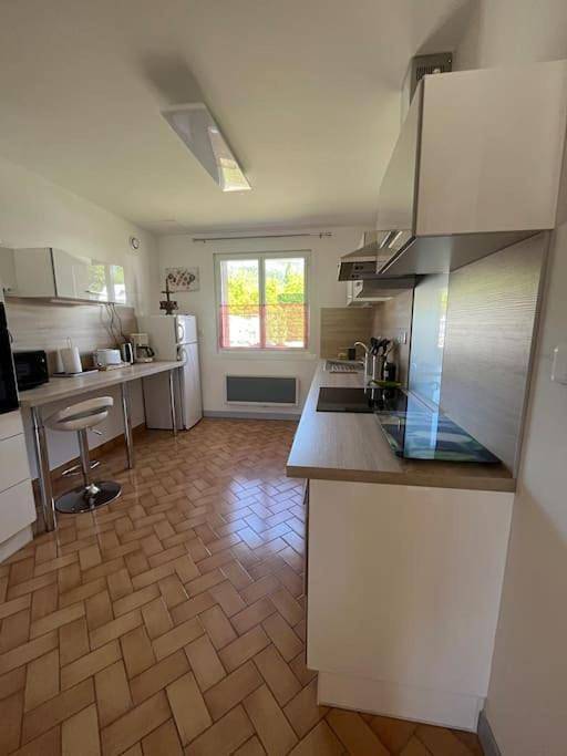 Appartement entier, Appartement les Mésanges en rez de jardin -terrasse-2 chambres-parking in Le Poët-Laval, Région de nyons