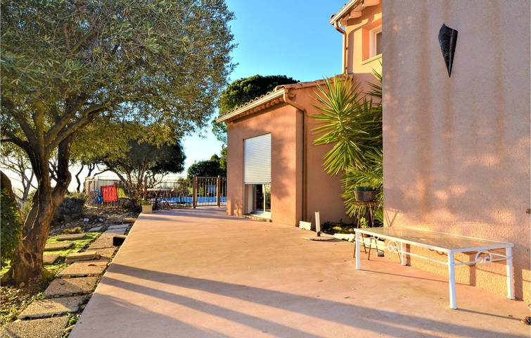 Location de vacances pour 6 personnes, avec piscine et terrasse, animaux acceptés à Eyragues - 3