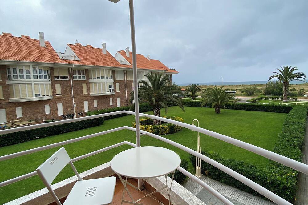 Entire apartment, Apartamento con vistas al Mar playa Berria-Santoña in Santoña, Cantabrian Coast