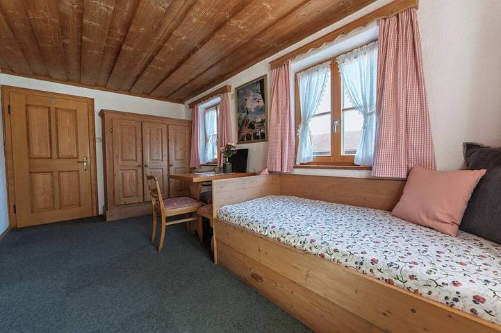 Ferienhaus für 45 Personen, mit Whirlpool und Sauna sowie Balkon und Garten am Chiemsee - 4