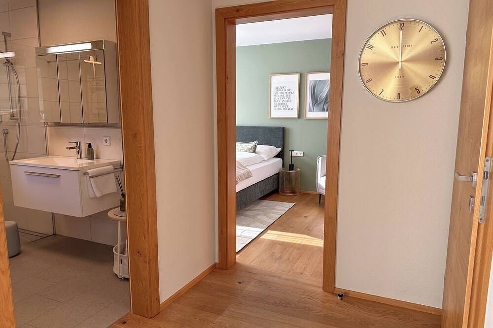 Ganze Wohnung, \"Four\" - Premium Apartments Seekirchen, 3-Zi-Apartment mit Balkon in Seekirchen am Wallersee, Bezirk Salzburg-Umgebung