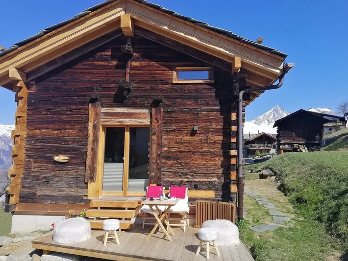 Chalet für 3 Personen, mit Pool und Garten sowie Ausblick - 1