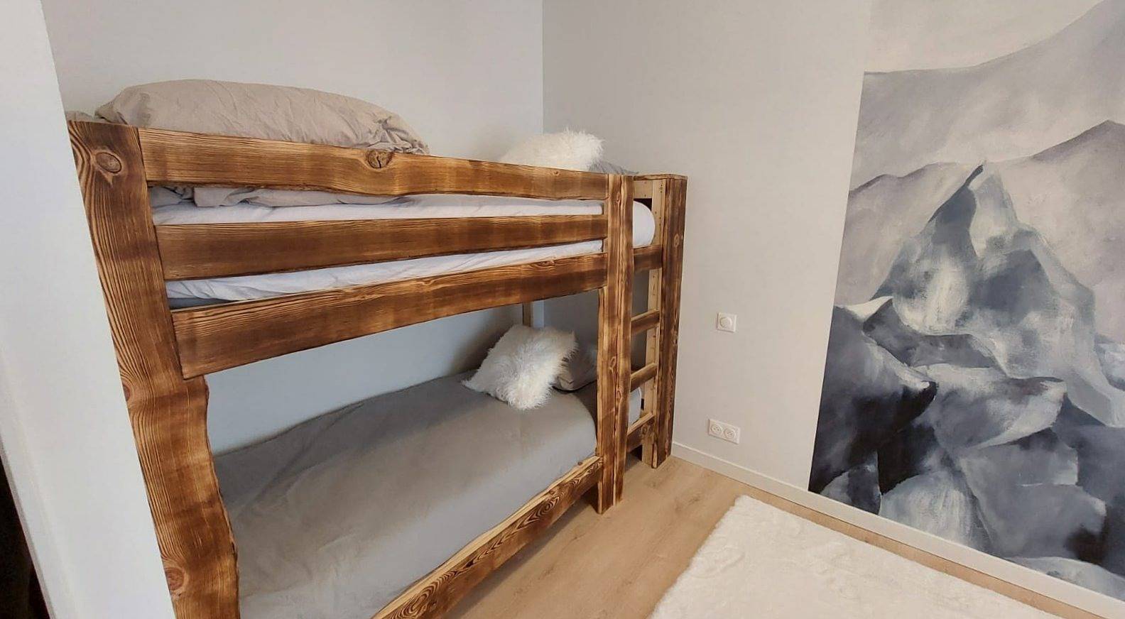 Appartement entier, Gîte avec Spa Privatif, Idéal Séjour Nature & Culture (6 pers.) in Aurillac, Région d'Aurillac