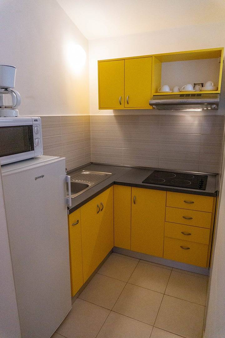 Ganze Wohnung, Apartment Petrica Nr.3 - mit Balkon, gelegen im ruhigen Dorf Jurandvor bei Baska in Baska, Krk