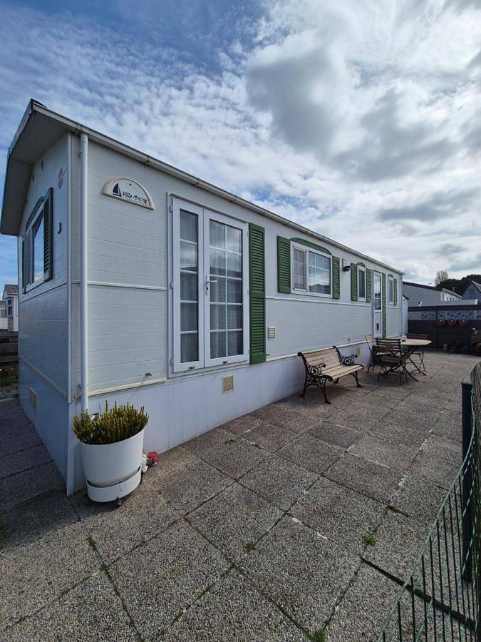 Camping pour 4 personnes, avec terrasse et piscine, animaux acceptés