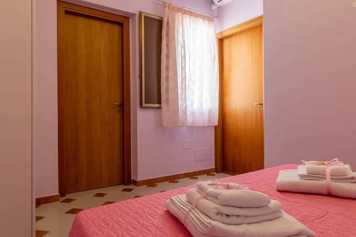 Entire apartment, Stella Marina apartment, vacation home in Trapani, a few steps from the sea in Trapani, Trapani Province