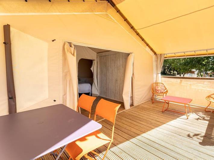 Camping Les Reflets du Quercy  - Safarizelt 4 personen - Zelt Nature Lodge - 2 Zimmer - Ausgestattete Küche - Badezimmer in Crayssac, Quercy