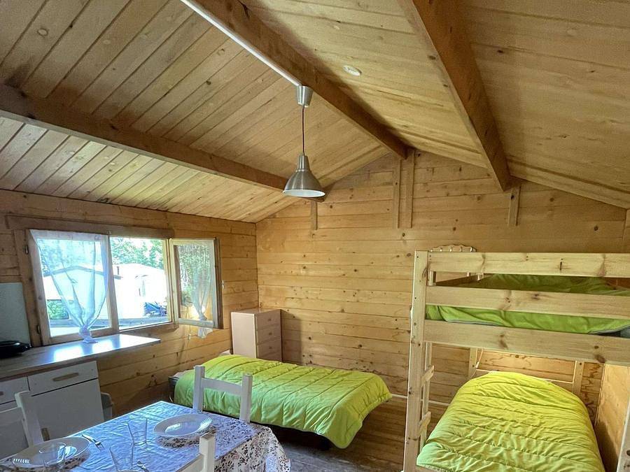 Camping Le Chanet - Chalet 3 personnes - 1 pièce 15 m² - sans sanitaires in Ornans, Jura Francais