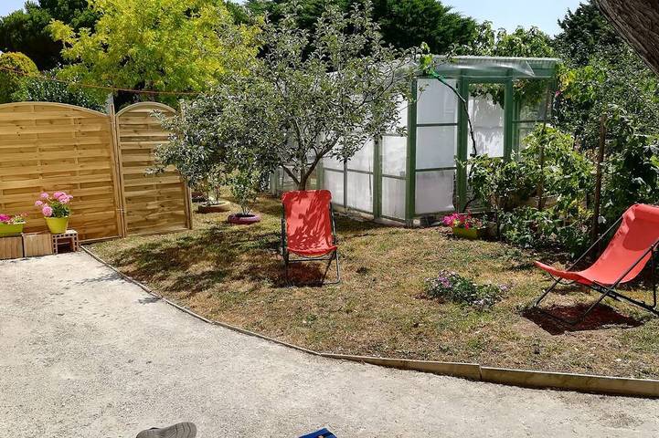 Location de vacances pour 3 personnes, avec jardin et terrasse dans Plage de la Boirie