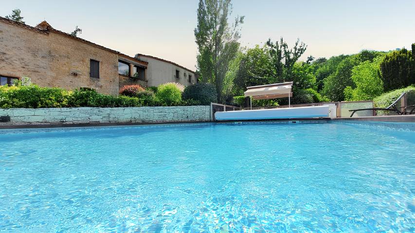 Location de vacances pour 4 personnes, avec terrasse ainsi que piscine et jardin à Puy-l'Évêque - 3