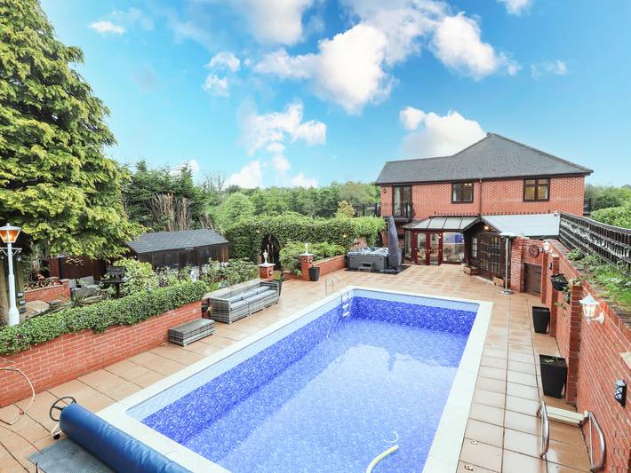 Cottage for 15 people, with garden and pool - 1