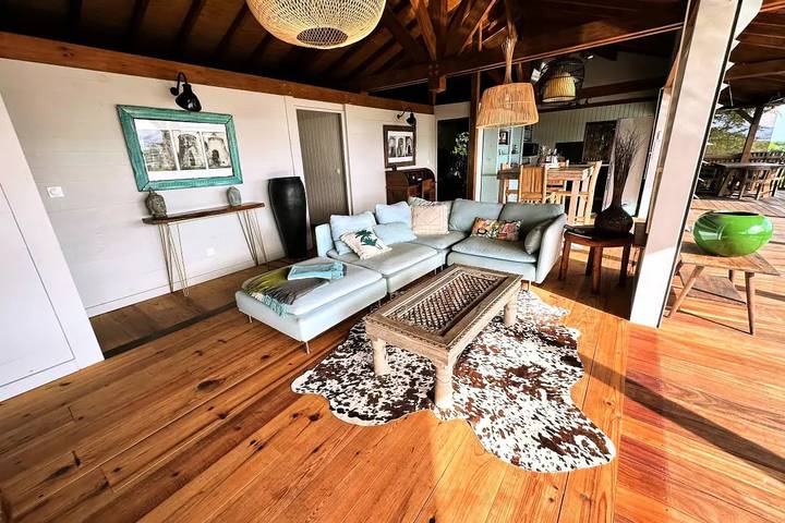 Location de vacances pour 6 personnes, avec vue ainsi que piscine et jardin à Grand-Bourg - 4