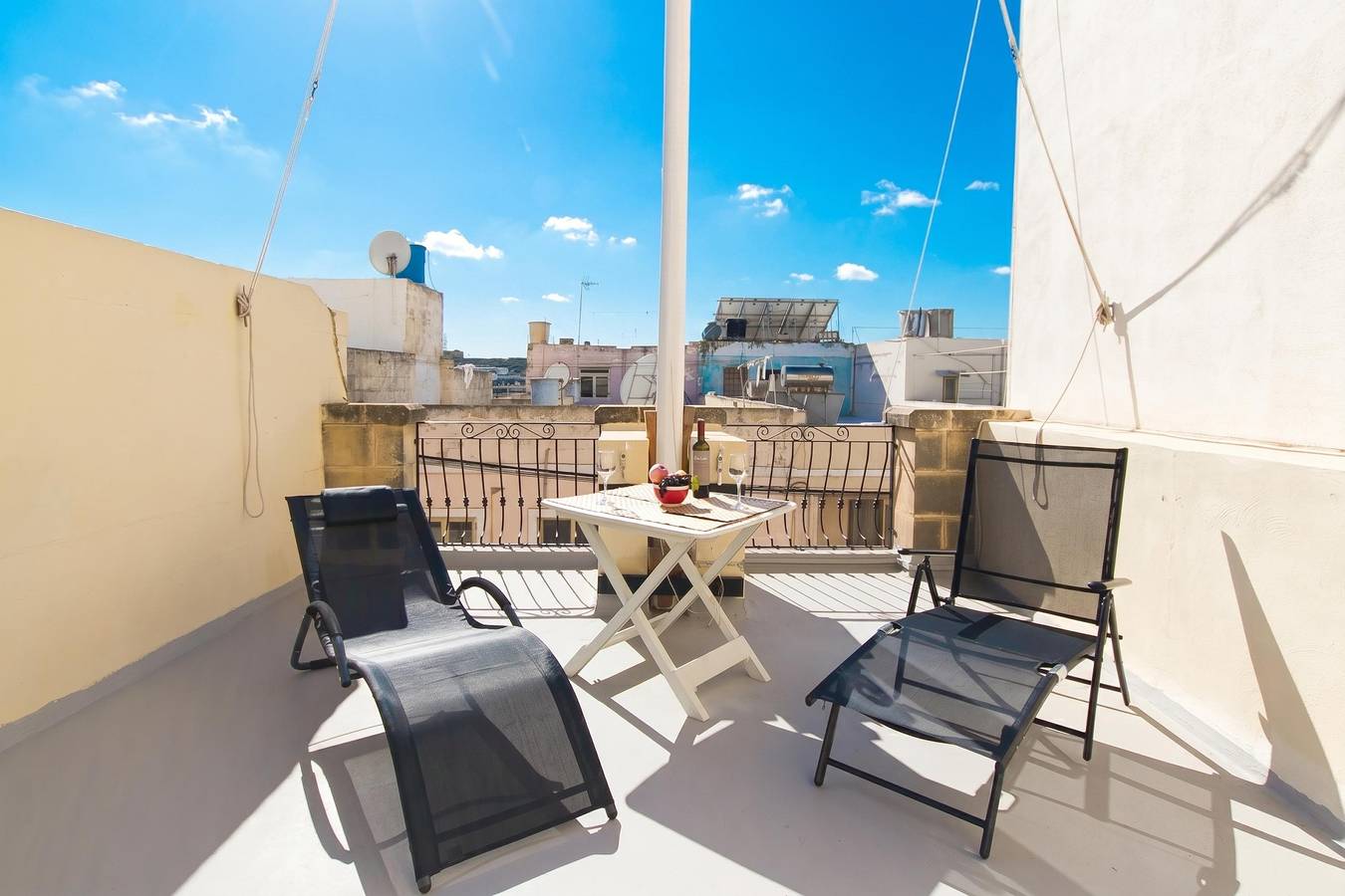 Well Located Townhouse & Courtyard Kalka in Kalkara, Île de Malte