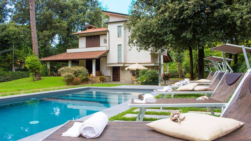 Villa per 9 persone, con Idromassaggio e Giardino a Marina di Pietrasanta