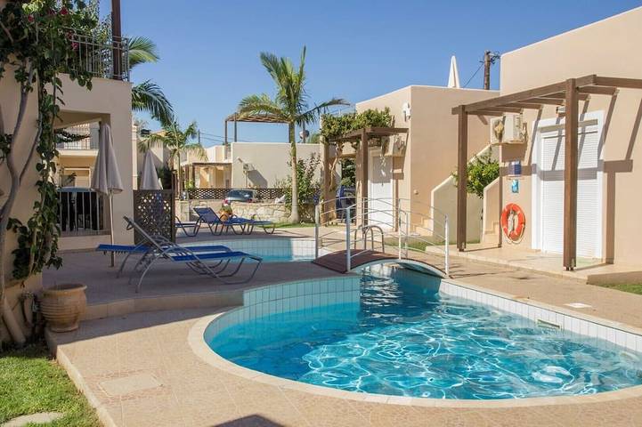 Ferienhaus für 4 Personen, mit Balkon und Garten sowie Pool