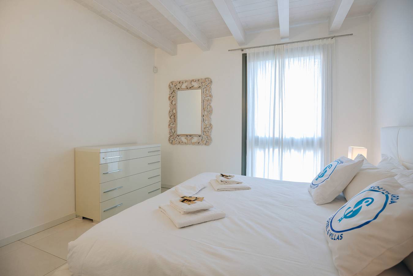 Entire apartment, Sg Luxury - Swan Bay Apartment Gasparina in Castelnuovo del Garda, Garda Mountains