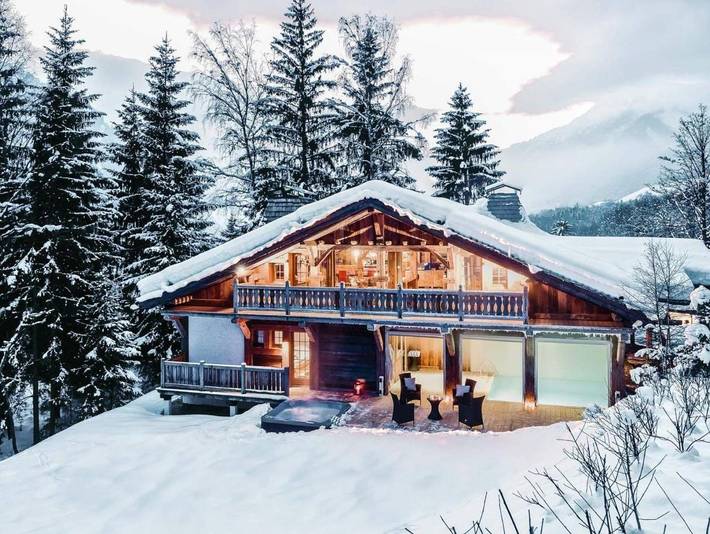Location de vacances pour 12 personnes, avec Balcon et Jacuzzi ainsi que Terrasse et Jardin à Nenzing