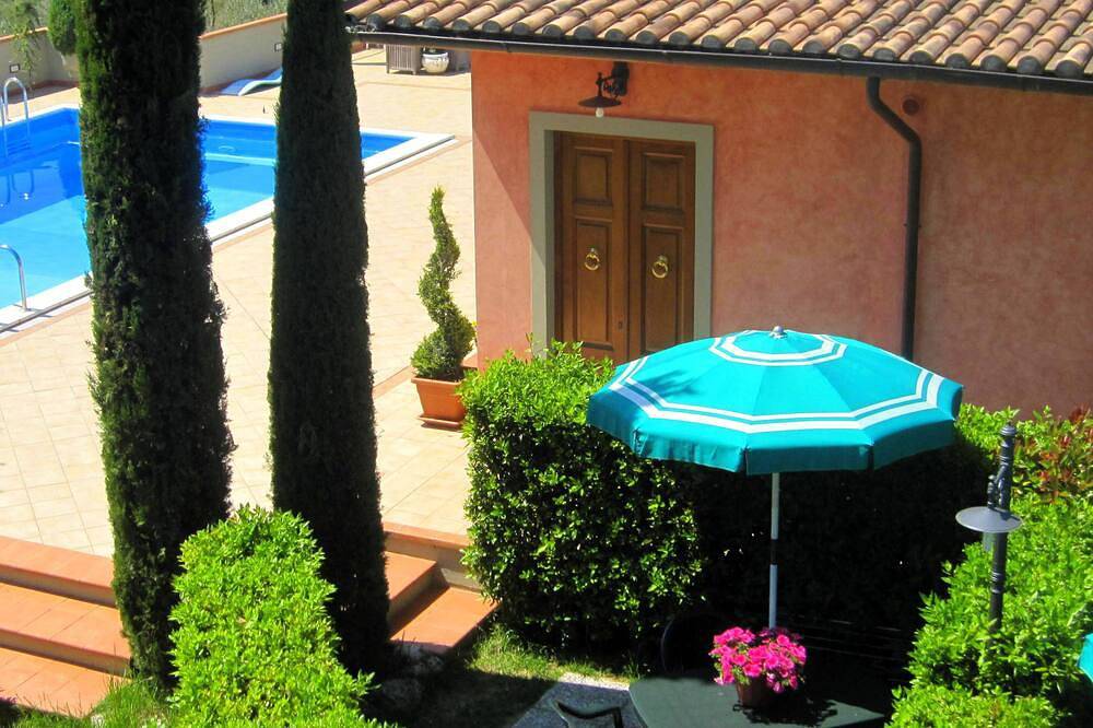 Yellow Apartment -Farmhouse whit Poll, Air conditioning, in the heart of Tuscany in Lamporecchio, Pistoia Province
