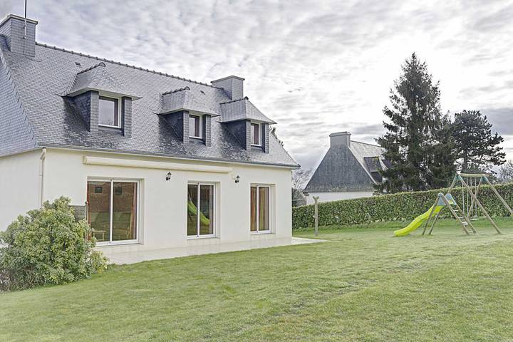 Gîte pour 7 personnes, avec Jacuzzi ainsi que Terrasse et Jardin à Meslan