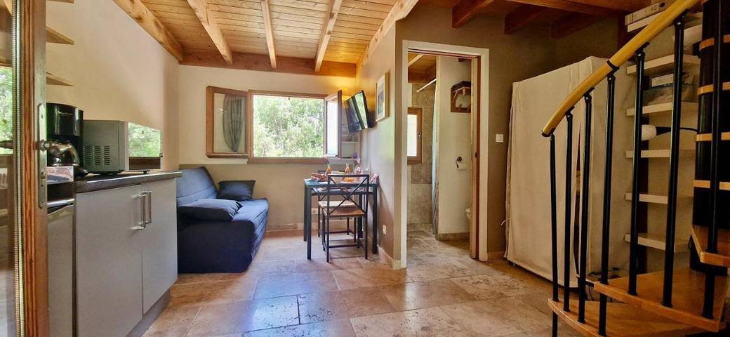 Location de vacances pour 4 personnes, avec vue ainsi que jardin et piscine, adapté aux familles à Venasque - 3