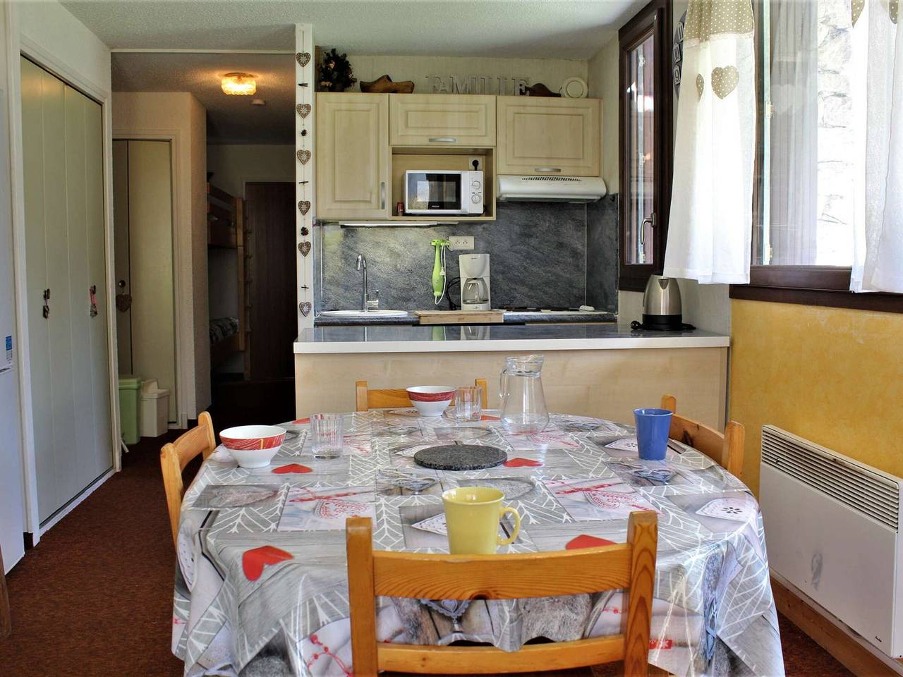 Appartement entier, Appartement cosy à Risoul 1850 : 2 pièces, coin montagne, 6 couchages, ski aux pieds, terrasse sud in Station de Risoul, Risoul