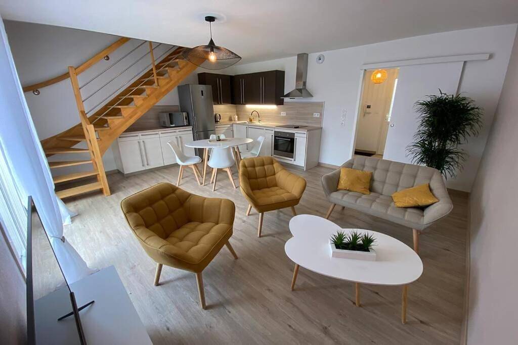 Appartement entier, Two-Bedroom Apartment in Saint-Julien-les-Villas, Aube