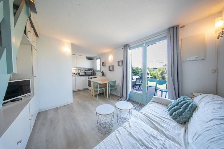 Location de vacances pour 4 personnes, avec terrasse ainsi que jardin et piscine, adapté aux familles dans Kerhillio - 4