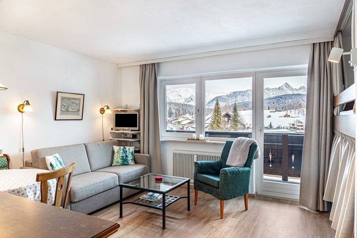 Apartamento inteiro, Apartamento 'Haus Excelsior Top 22' com vista para a montanha, jardim partilhado e Wi-Fi in Seefeld in Tirol, Innsbruck-Land