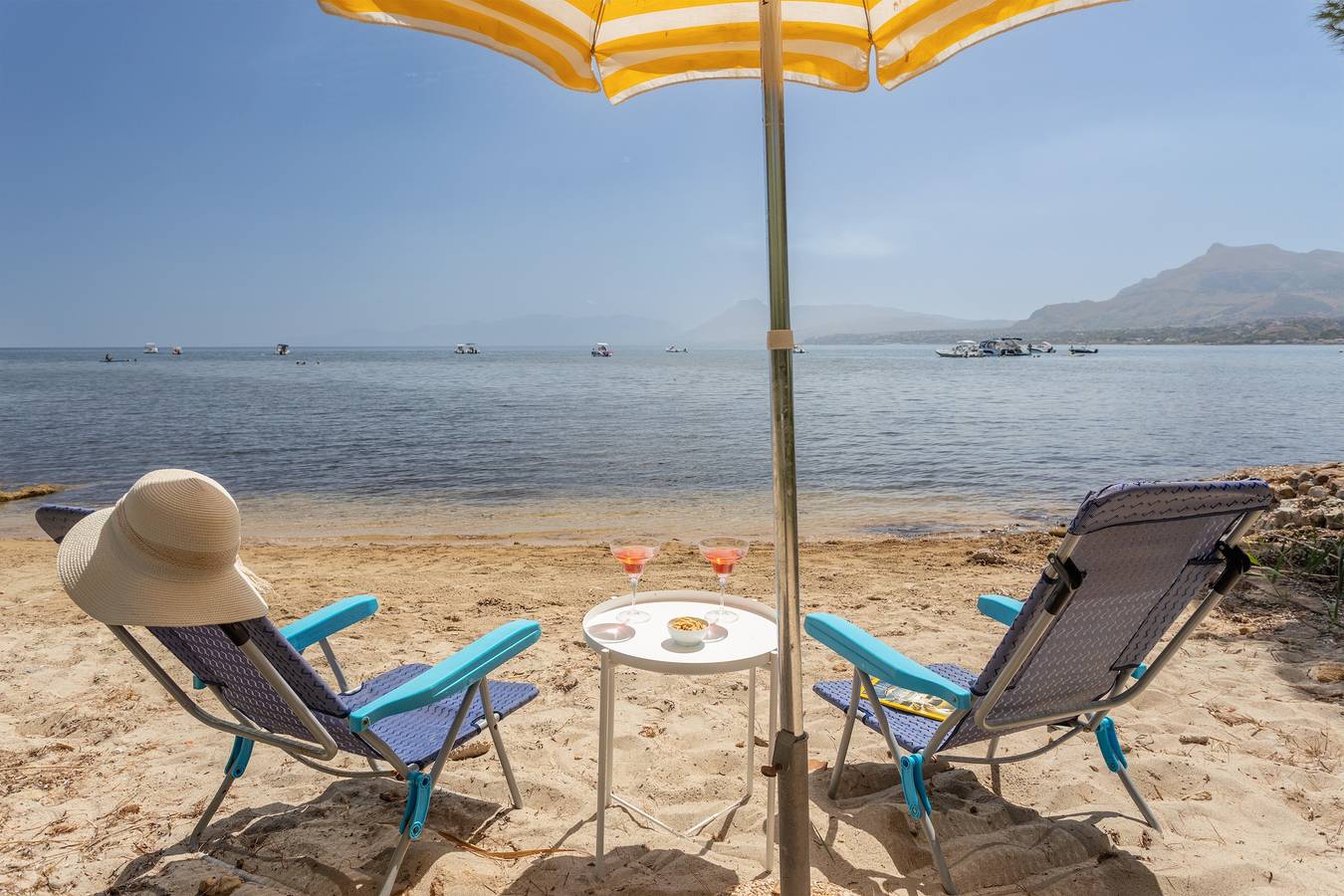 Villa "Rossana sul Mare" con terrazza privata all'aperto, giardino in comune e Wi-Fi in Solanto, Provincia di Palermo