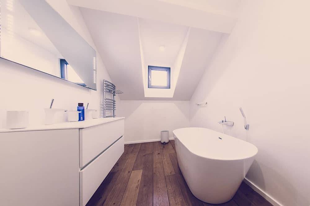 Geheel appartement, Apartment next to the main train station - 3rd floor in Luik, Luik en omgeving