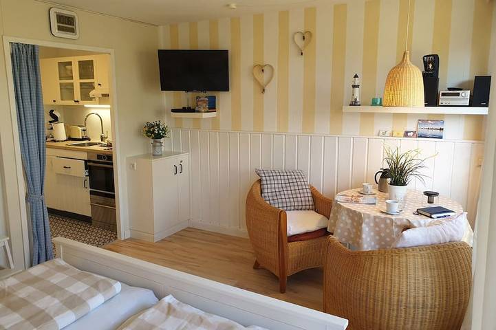 Ferienwohnung für 2 Personen, mit Garten und Sauna sowie Pool in Reichenau
