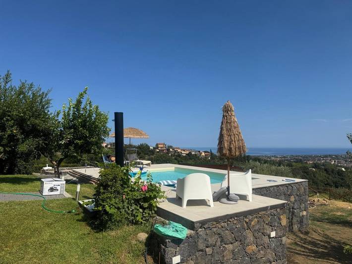 Casa vacanza per 4 persone, con giardino e idromassaggio sull' Etna