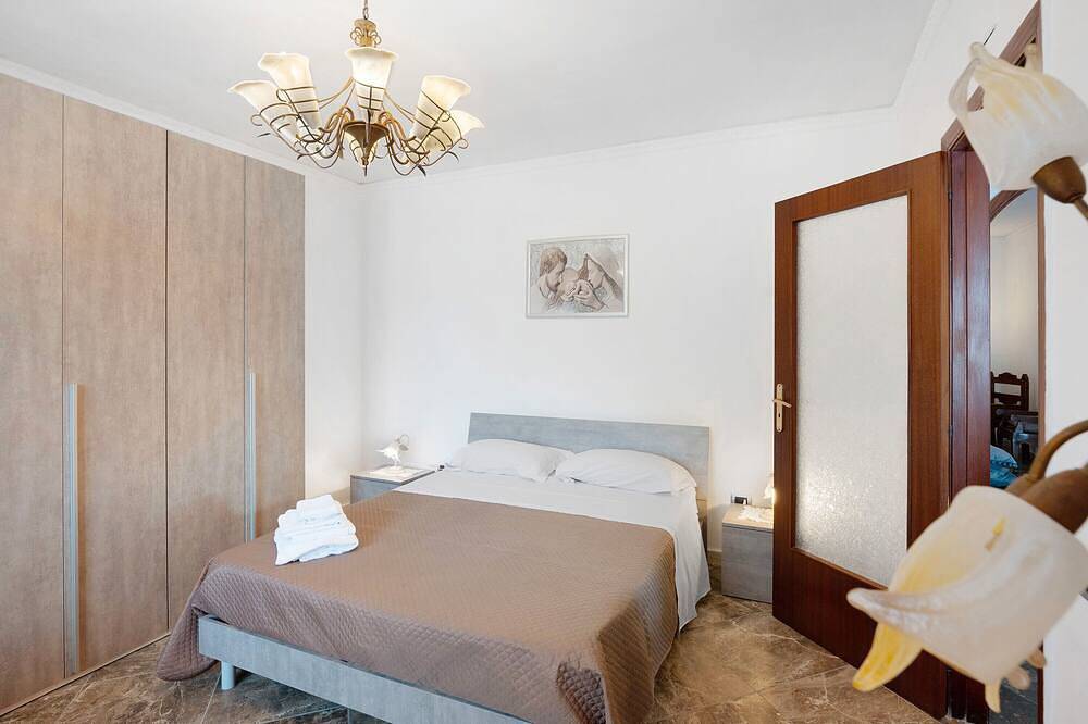 Casa Vacacional 'Holydayshouse' con Vista a la Montaña, Wi-Fi y Aire Acondicionado in Ercolano, Parque nacional del Vesubio