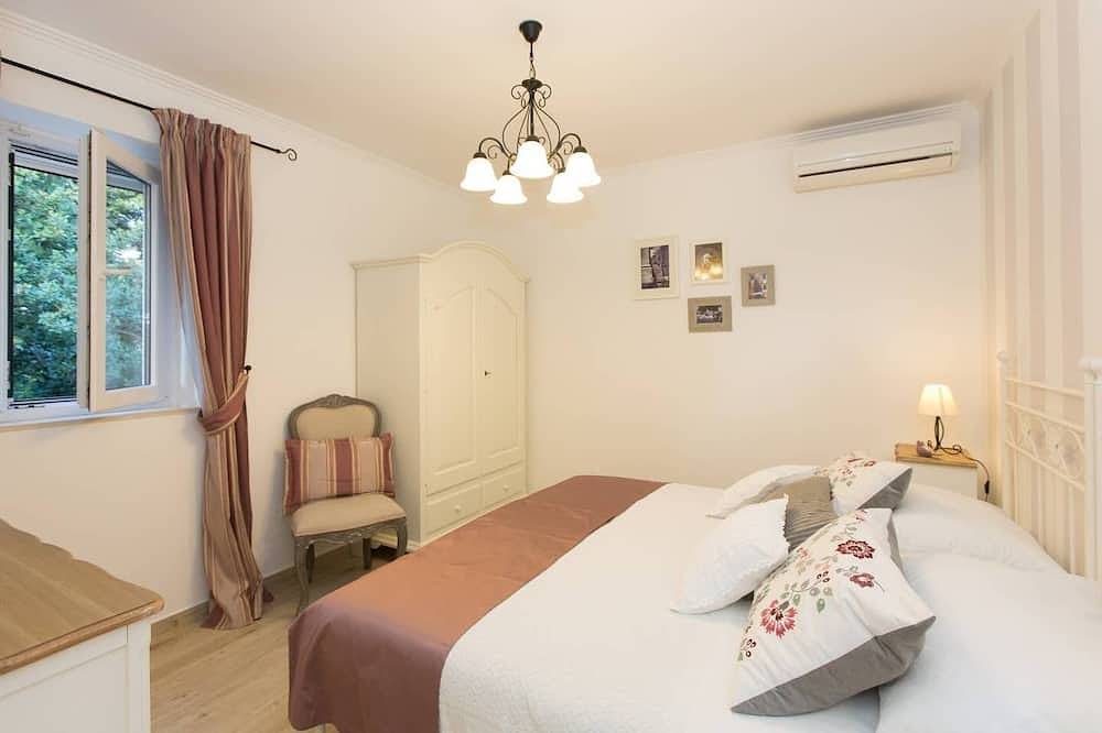 Elegant villa La Perla ,private heated pool,short walking distance to sea&center in Cavtat, Cavtat (Dalmatia)