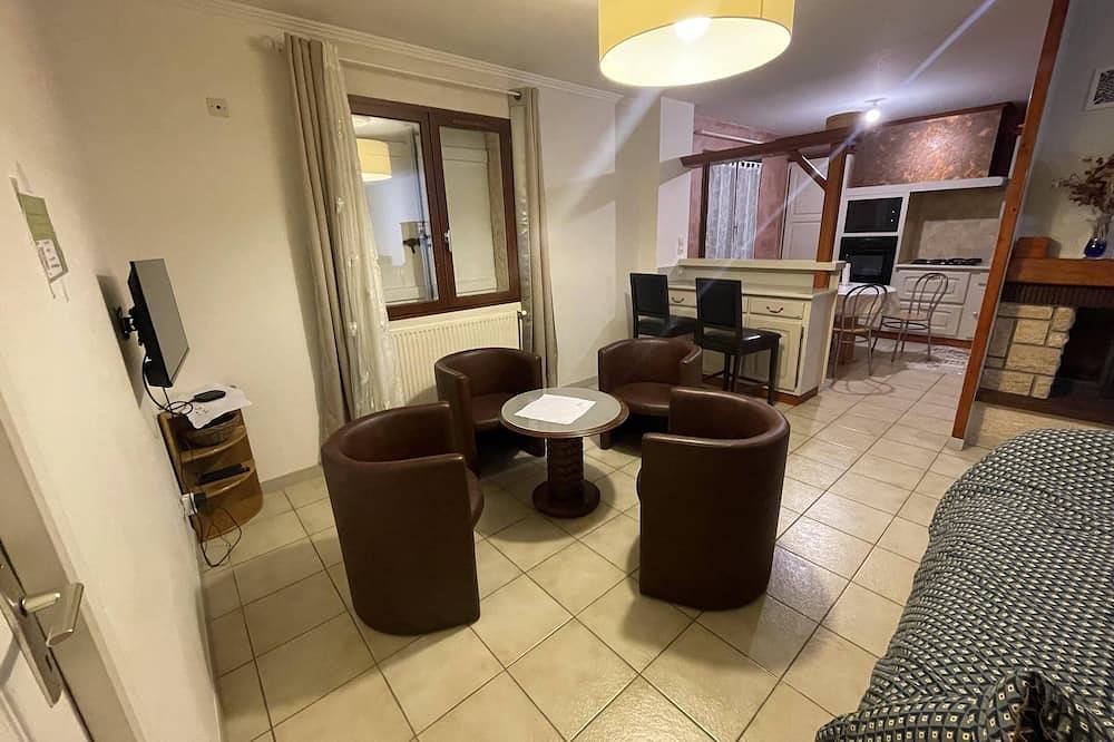 10 minutes from downtown and the train station; reverse duplex awaits you! in Bourgoin-Jallieu, Región de La Tour-du-Pin