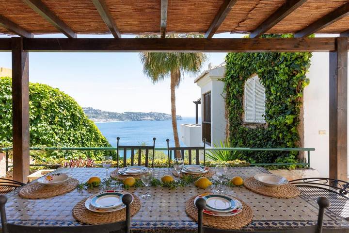 Casa rural para 10 personas, con terraza y piscina además de vistas al lago y vistas, Se admiten mascotas en La Herradura