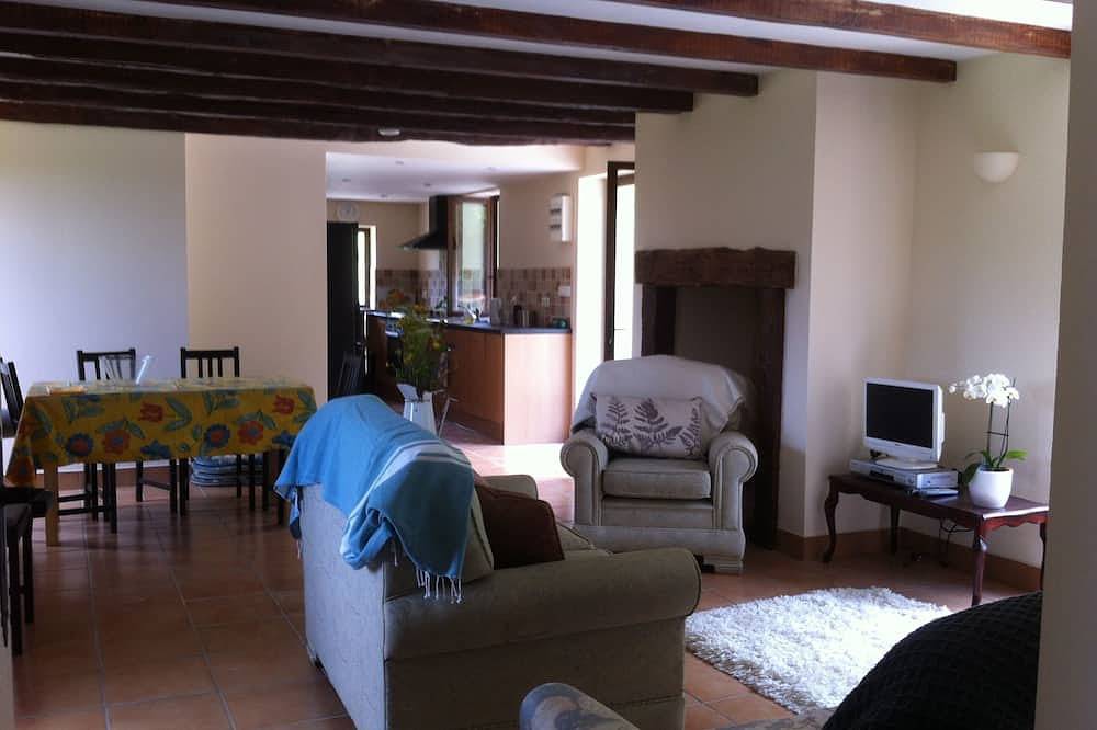 Casa de piedra tradicional renovada con piscina privada de agua salada in Gourdon, Lot