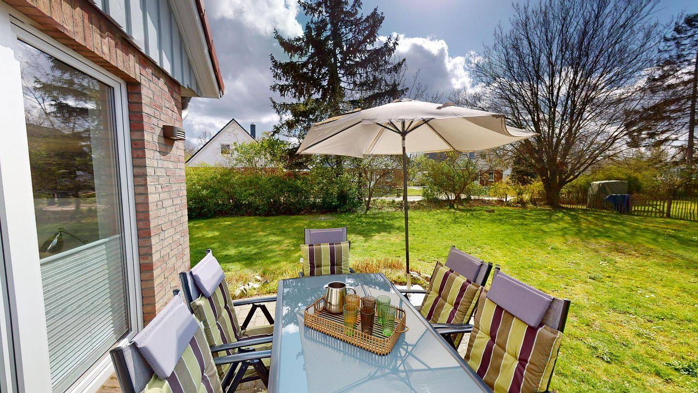 Großes Ferienhaus für 6-8 Personen und Hund mit Kamin, Sauna & Garten -Ostseenah in Südstrand Pelzerhaken, Ostholstein