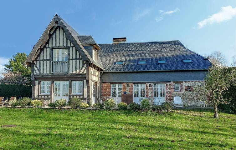 Location de vacances pour 32 personnes, avec terrasse et jardin, animaux acceptés à Saint-Étienne-la-Thillaye