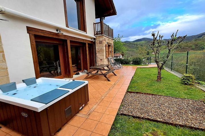 Ferienwohnung für 4 Personen, mit Garten und Whirlpool - 1