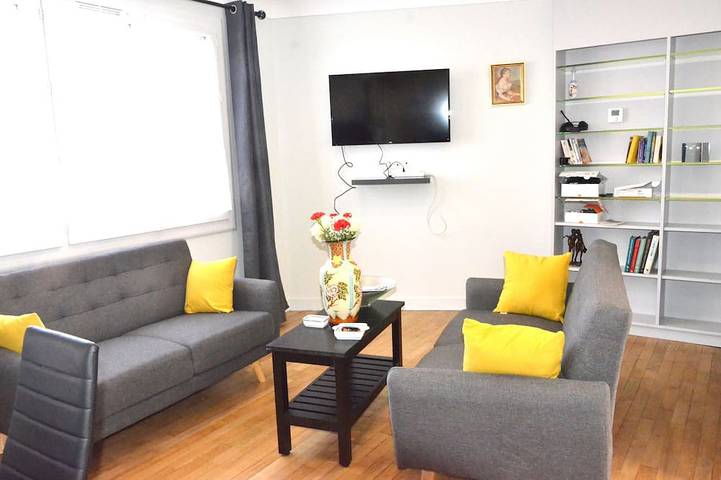 Appartement entier, À 5 mn du centre ville, Logement meublé de 3 chambres, environ 70m2,  2° étage. in Limoges, Région de Limoges