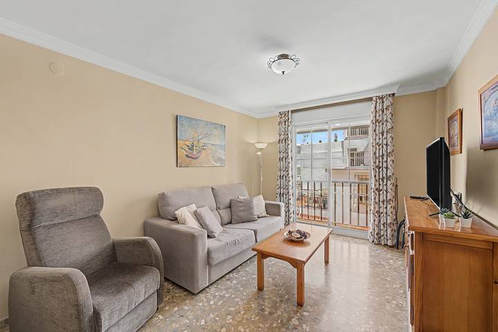 Apartamento entero, Apartamento 'Dúplex Junto al Mar' con Wifi y Aire Acondicionado in La Carihuela, Torremolinos