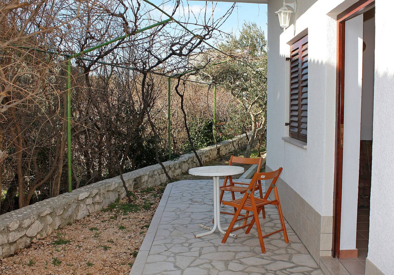 Ganze Wohnung, 1-Zimmer-Ferienwohnung mit Terrasse und Meerblick Marusici, Omis A-962-c in Marusici, Omis-Riviera