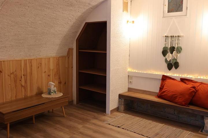 Gîte pour 2 personnes, avec terrasse et jardin dans Saint-Laurent-la-Roche - 3